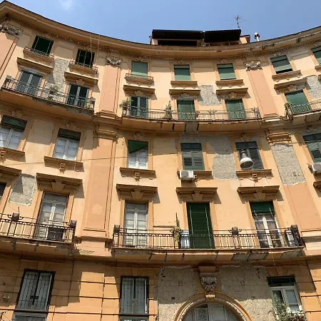 Vivi A Naples